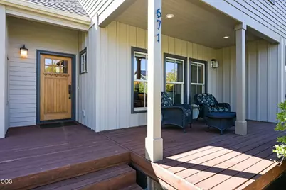 671 W Jefferson Avenue, Sisters, OR 97759 - Photo 2