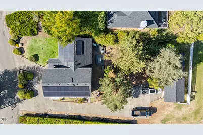757 NE Tokay, Grants Pass, OR 97526 - Photo 8