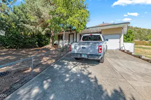 757 NE Tokay, Grants Pass, OR 97526 - Photo 38