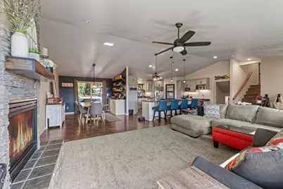 757 NE Tokay, Grants Pass, OR 97526 - Photo 20