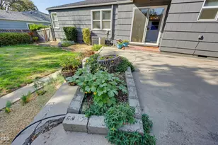2418 Hillcrest Rd, Medford, OR 97504 - Photo 46
