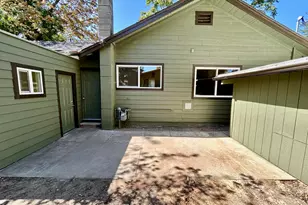 463 SW I St, Grants Pass, OR 97526 - Photo 2