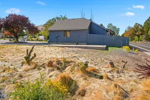 951 NE Lena Pl, Bend, OR 97701 - Photo 26