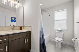 63212 NW Red Butte Ct, Bend, OR 97703 - Photo 26