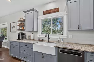4873 Old Stage Rd, Central Point, OR 97502 - Photo 10