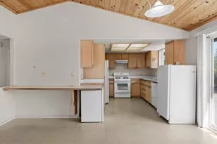 895 Coutant Ln, Grants Pass, OR 97527 - Photo 14
