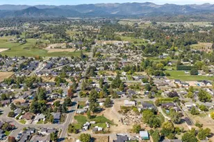 895 Coutant Ln, Grants Pass, OR 97527 - Photo 30