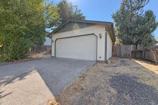 181 Southridge Way, Grants Pass, OR 97527 - Photo 2