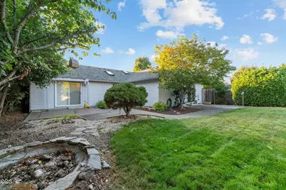 1443 Yellowstone Avenue, Medford, OR 97504 - Photo 32