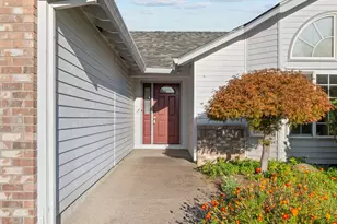 1443 Yellowstone Ave, Medford, OR 97504 - Photo 4