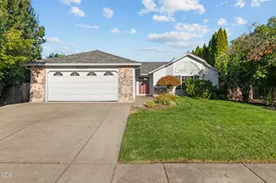 1443 Yellowstone Ave, Medford, OR 97504 - Photo 1