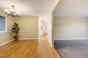 567 N Stoneham Cir, Medford, OR 97504 - Photo 14