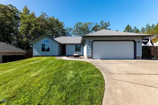 22 SW Leonard St, Grants Pass, OR 97526 - Photo 1
