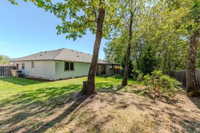 22 SW Leonard Street, Grants Pass, OR 97526 - Photo 30