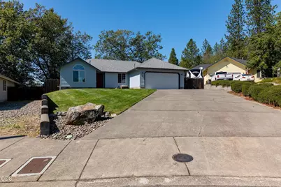 22 SW Leonard Street, Grants Pass, OR 97526 - Photo 2