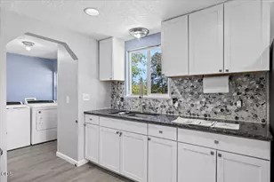 2440 Wren Ridge Dr, Eagle Point, OR 97524 - Photo 4