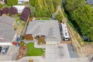 523 SE Jaylen Dr, Grants Pass, OR 97527 - Photo 2