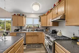 1396 SE Laurel Ct, Roseburg, OR 97470 - Photo 6