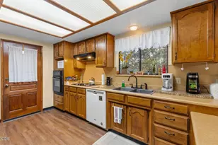 758 Summit Loop, Grants Pass, OR 97527 - Photo 8