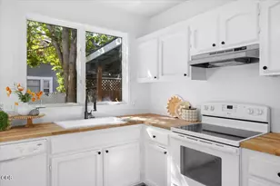 425 S Oakdale Ave, Medford, OR 97501 - Photo 22