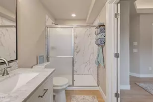 1690 NE Beacon Dr, Grants Pass, OR 97526 - Photo 24