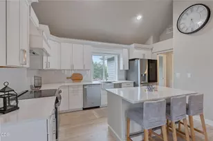 1690 NE Beacon Dr, Grants Pass, OR 97526 - Photo 8