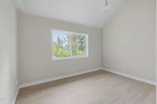 1690 NE Beacon Dr, Grants Pass, OR 97526 - Photo 16