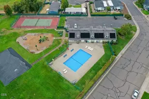 2318 Lara Ln, Central Point, OR 97502 - Photo 2