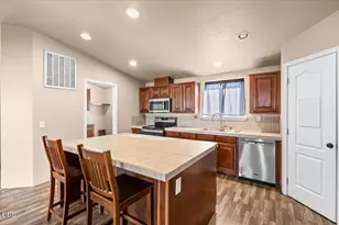 2318 Lara Ln, Central Point, OR 97502 - Photo 6