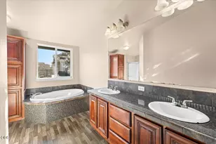2318 Lara Ln, Central Point, OR 97502 - Photo 14