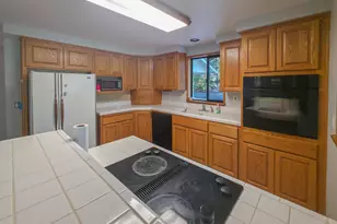 1570 Sleepy Hollow Loop, Grants Pass, OR 97527 - Photo 2