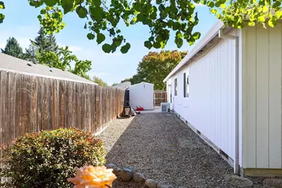 1672 Alexis Way, Medford, OR 97501 - Photo 20