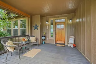 4105 SW Salmon Ave, Redmond, OR 97756 - Photo 2