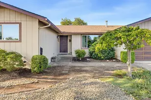 6090 Rock Way, Central Point, OR 97502 - Photo 4