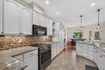 660 Valley Oak Boulevard, Central Point, OR 97502 - Photo 10