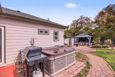 660 Valley Oak Boulevard, Central Point, OR 97502 - Photo 30