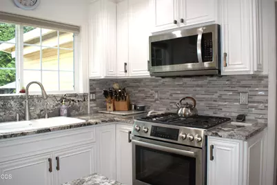 640 Carriage Lane, Jacksonville, OR 97530 - Photo 12