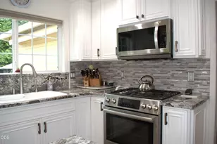 640 Carriage Ln, Jacksonville, OR 97530 - Photo 12
