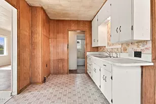 121 Elk St, Medford, OR 97501 - Photo 10