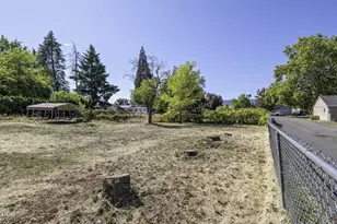 121 Elk St, Medford, OR 97501 - Photo 32