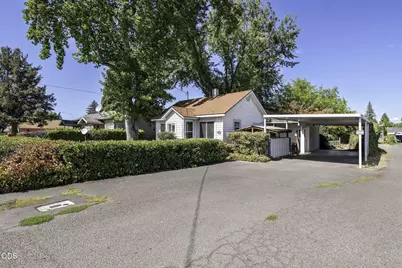 121 Elk Street, Medford, OR 97501 - Photo 2