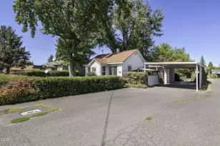 121 Elk St, Medford, OR 97501 - Photo 2