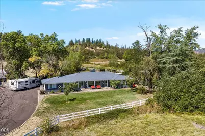 120 Hammel Road, Eagle Point, OR 97524 - Photo 2