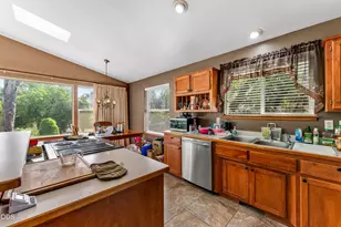 759 NW Bellevue Pl, Grants Pass, OR 97526 - Photo 12