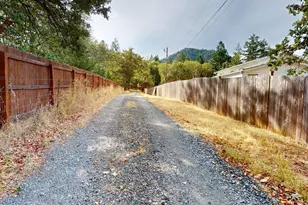 1216 Summit Loop, Grants Pass, OR 97527 - Photo 26