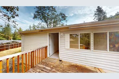 1216 Summit Loop, Grants Pass, OR 97527 - Photo 2