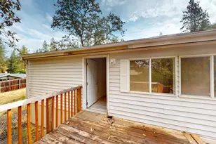 1216 Summit Loop, Grants Pass, OR 97527 - Photo 2