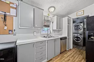 19724 Volare Ln, Bend, OR 97702 - Photo 14