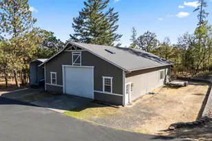 2452 Hugo Rd, Merlin, OR 97532 - Photo 2