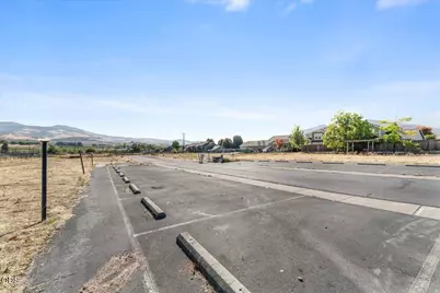 220 Suncrest Road, Talent, OR 97540 - Photo 16